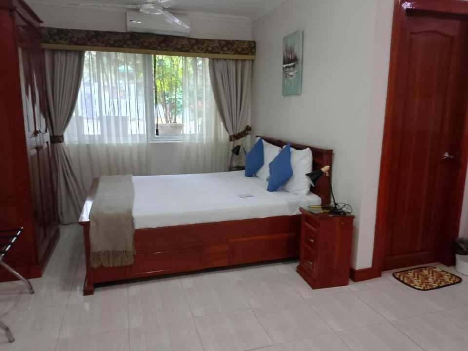 Ocean Breeze Resort Toledo Exteriör bild